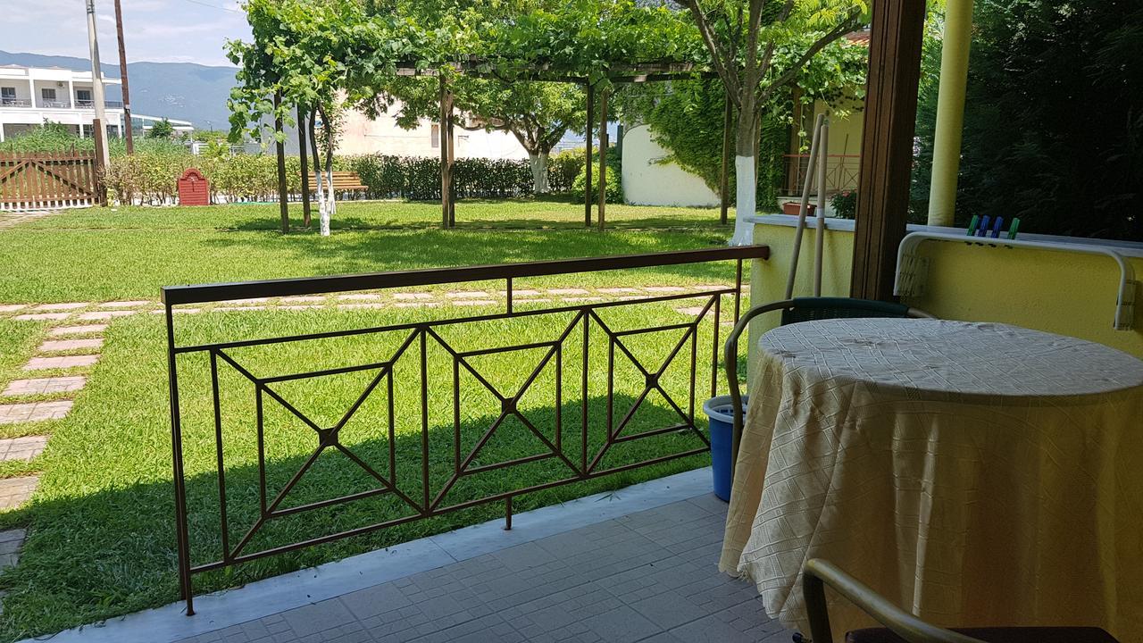 Lotos Apartments Ставрос Екстериор снимка