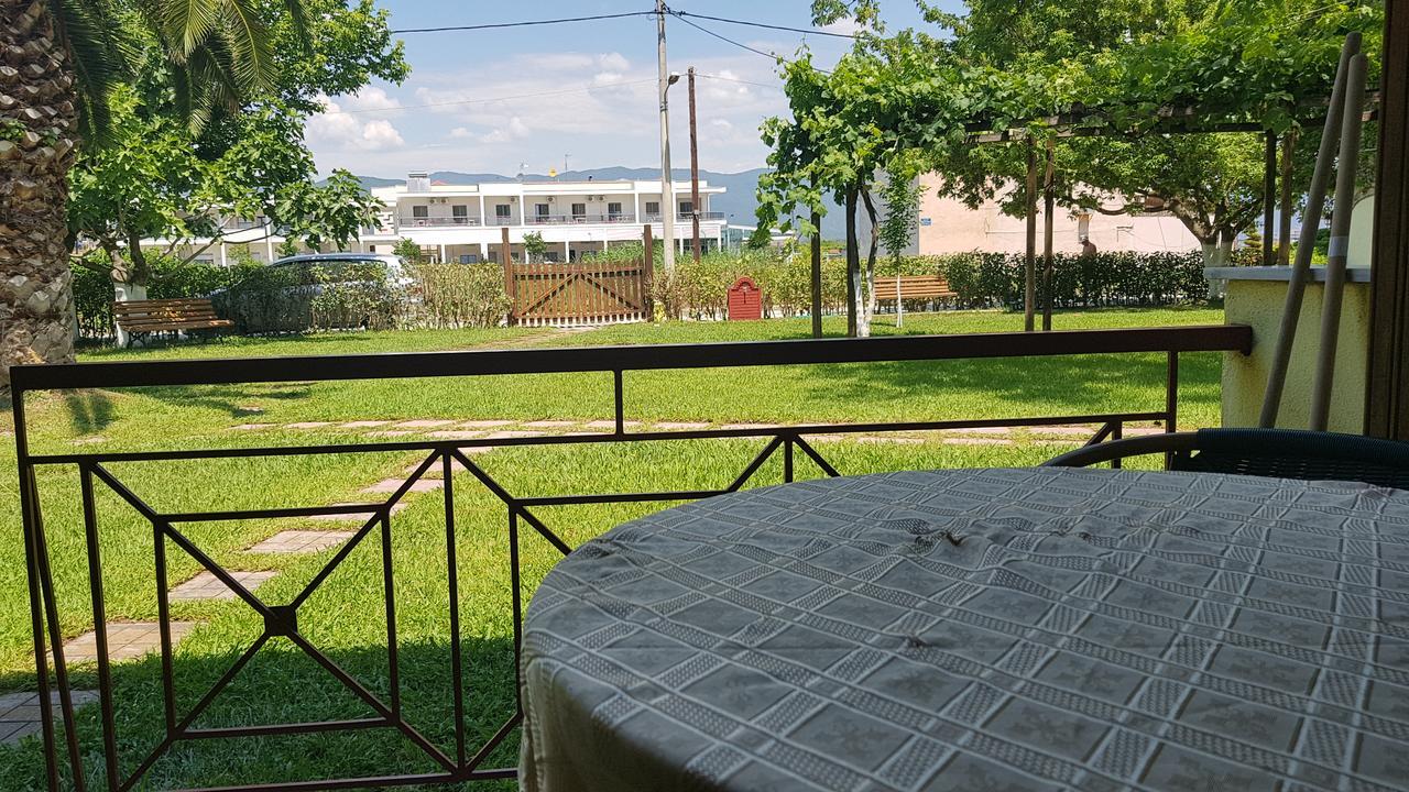 Lotos Apartments Ставрос Екстериор снимка